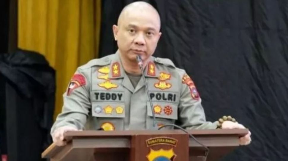 Empat Petinggi Polisi Jadi Tersangka Kasus Narkoba Irjen Teddy Minahasa