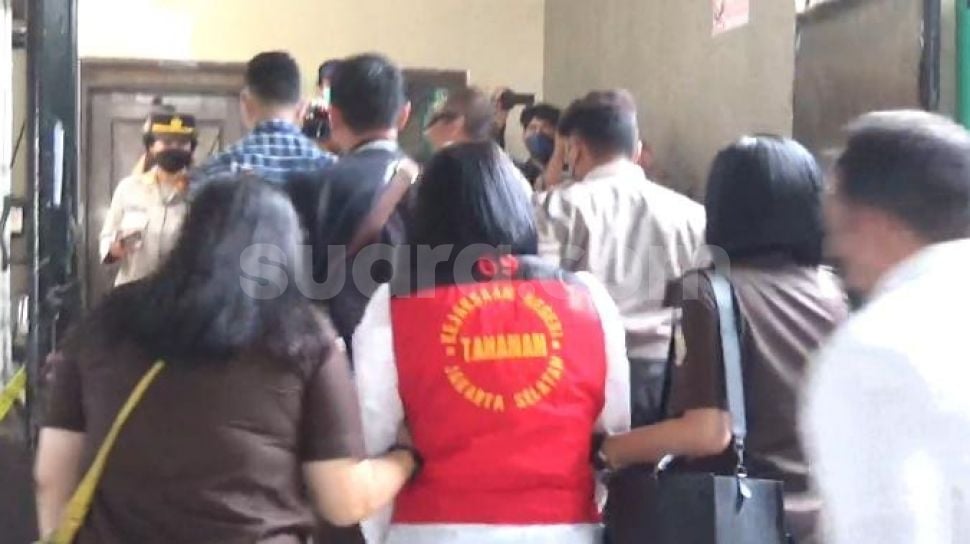 Pakai Rompi Tahanan Nomor 69, Begini Penampakan Putri Candrawathi Jelang Sidang Di PN Jaksel