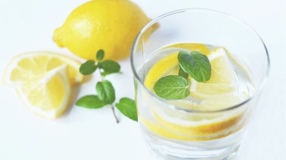 3 Manfaat Dahsyat Dari Minum Air Lemon Di Pagi Hari Sudah Coba 9622