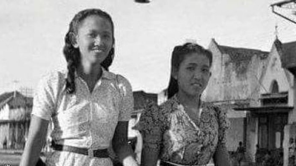 Beredar Foto Jadul Gadis Di Yogyakarta Tahun 1948 Tas Elegan Dan Outfit Necis Curi Perhatian 