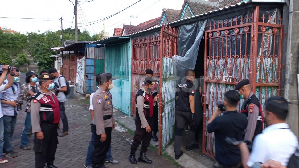 Ternyata Benar! Ada Ritual Di Balik Tewasnya Sekeluarga Di Kalideres, Polisi Temuan Buku Mantra Dan Kemenyan