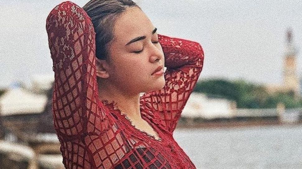 Amanda Manopo Pakai Baju Kelewat Seksi Cocok Disebut Pemersatu Bangsa