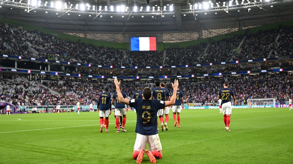 Penyerang Prancis Olivier Giroud merayakan golnya saat pertandingan sepak bola babak 16 besar Piala Dunia 2022 antara Prancis dan Polandia di Stadion Al-Thumama, Doha, Qatar, Minggu (4/12/2022). [Kirill KUDRYAVTSEV / AFP]
