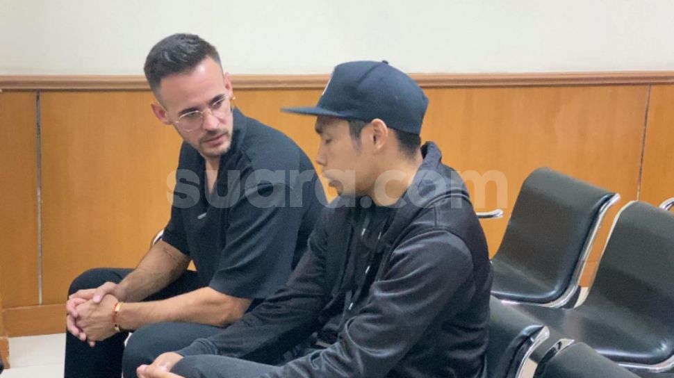 Tunjuk Id Suapi Nikita Mirzani Di RS Antonio Dedola Dicibir Bule Kere Yang Numpang Hidup Di