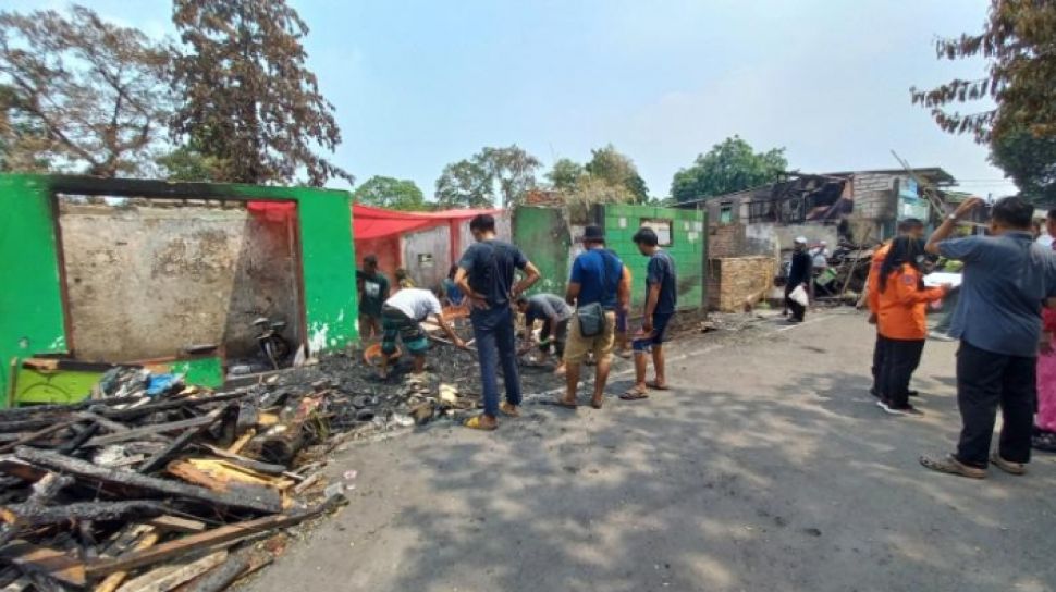 Warga Korban Kebakaran Di Manggarai Mulai Bersih Bangunan Dari Sisa ...