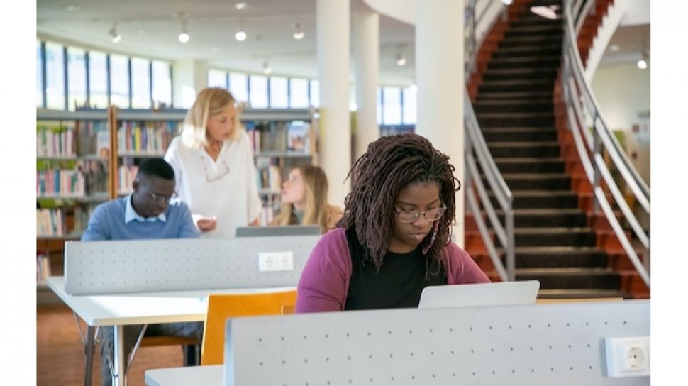 Tugas Kuliah Menumpuk? Ini 7 Cara Efektif untuk Menyelesaikan Semuanya