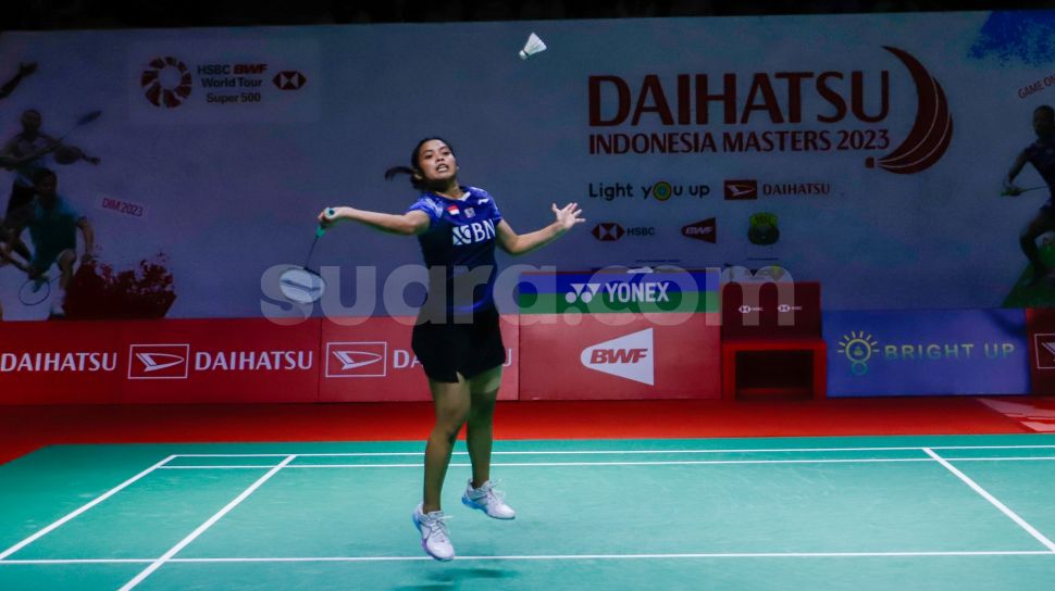 Pebulu tangkis tunggal putri Indonesia Gregoria Mariska Tunjung saat bertanding melawan tunggal putri Taiwan Sung Shuo Yun dalam babak 32 besar Daihatsu Indonesia Masters 2023 di Istora Senayan, Jakarta Pusat, Rabu (25/1/2023). [Suara.com/Alfian Winanto]