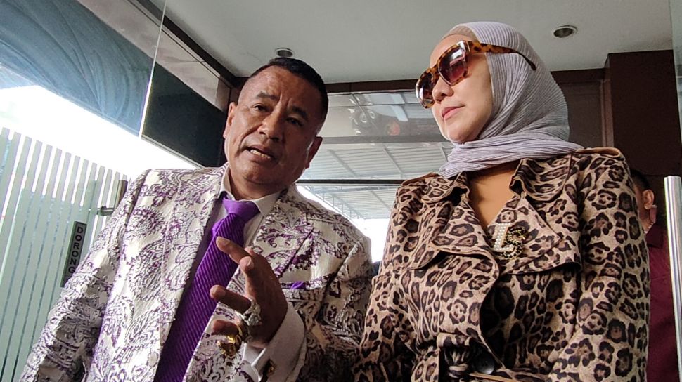 Sambangi Polda Jatim, Venna Melinda Bantah Damai dengan Ferry Irawan: Harus Sampai ke Pengadilan!