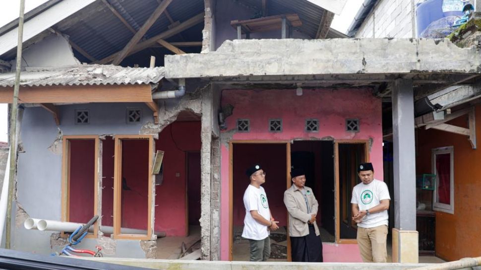 SDG Beri Bantuan Bahan Bangunan ke 40 Ponpes Terdampak Gempa Cianjur