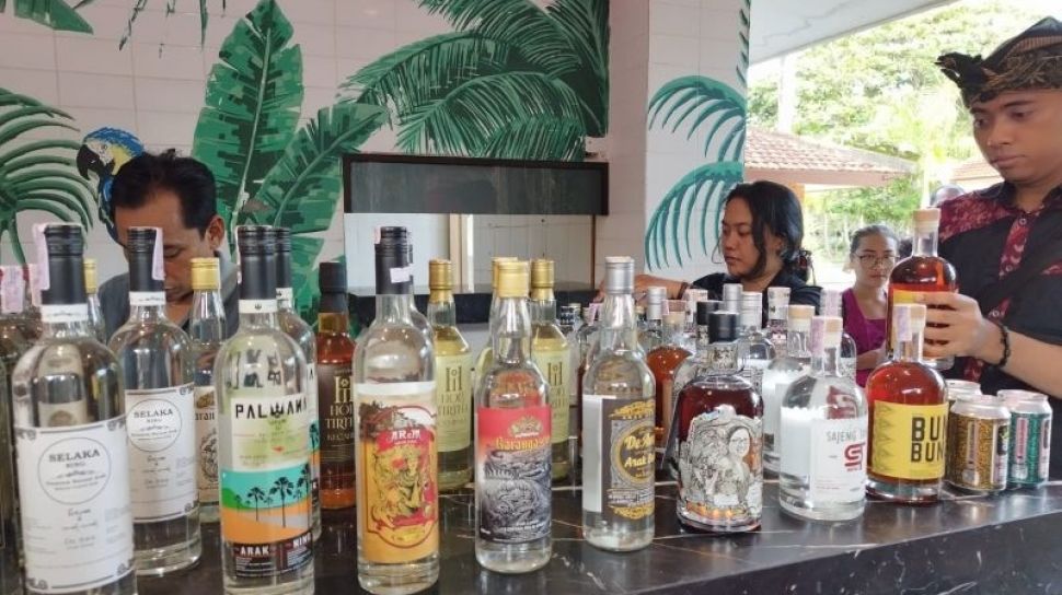 Produksi Arak Bali Capai 40 1 Juta Liter Per Tahun Harga Tuak