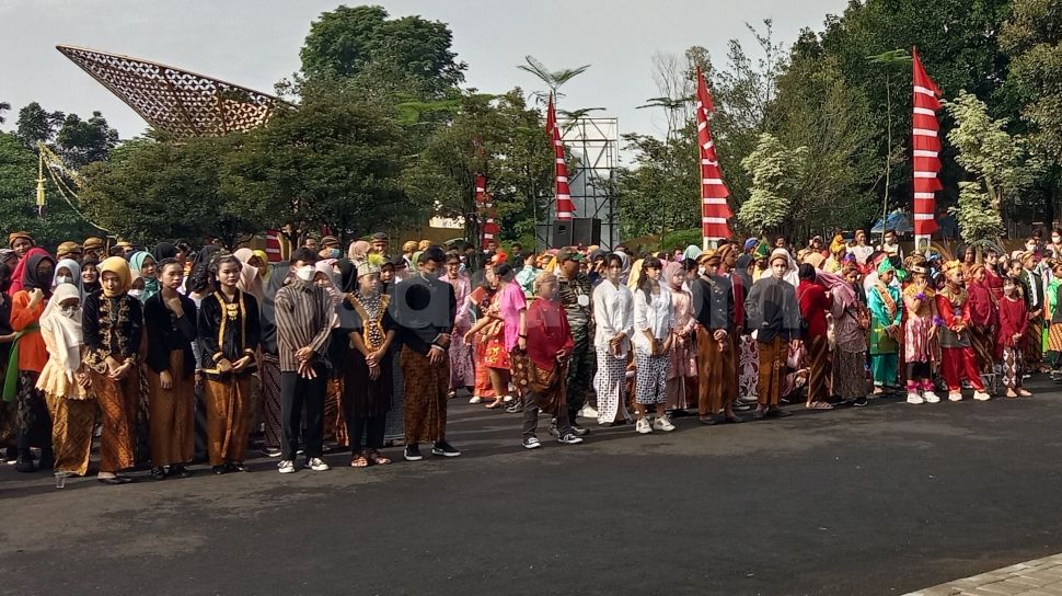 Digelar Di Solo Safari, Petugas Dan Peserta Upacara Hari Jadi Ke-278 ...