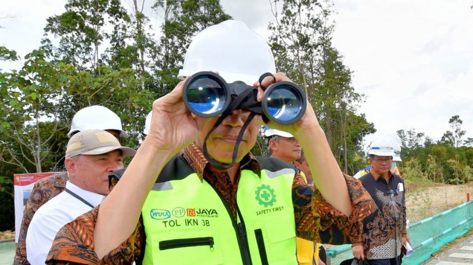 Tinjau Pembangunan Jalan Tol Balikpapan-IKN Nusantara, Jokowi: Saya akan Tegur Kalau Tak Pedulikan Lingkungan