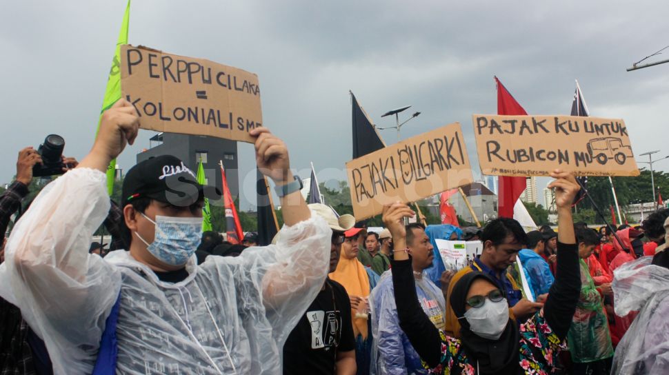 Geruduk Gedung DPR, Mahasiswa Dan Buruh Tolak Perppu Cipta Kerja