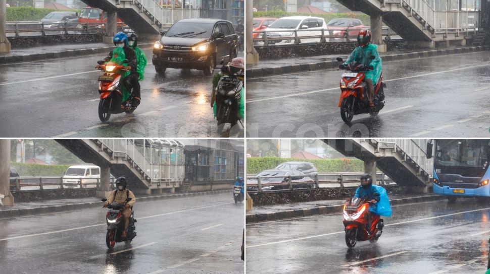 Foto kombo pengendara motor nelintas saat hujan lebat di Jalan Gatot Subroto, Jakarta, Kamis (3/3/2023). [Suara.com/Alfian Winanto]