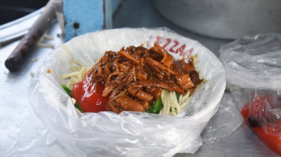 Menyantap Mie Ayam Bakso Pak De Rasanya Maknyos