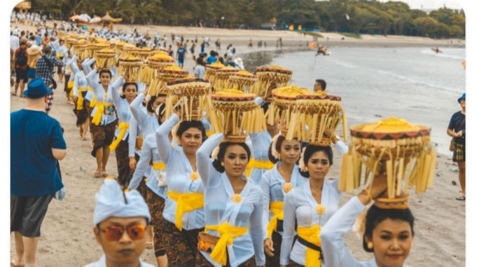 Upacara Adat Yang Dilakukan Dalam Menyambut Hari Raya Nyepi Di Bali