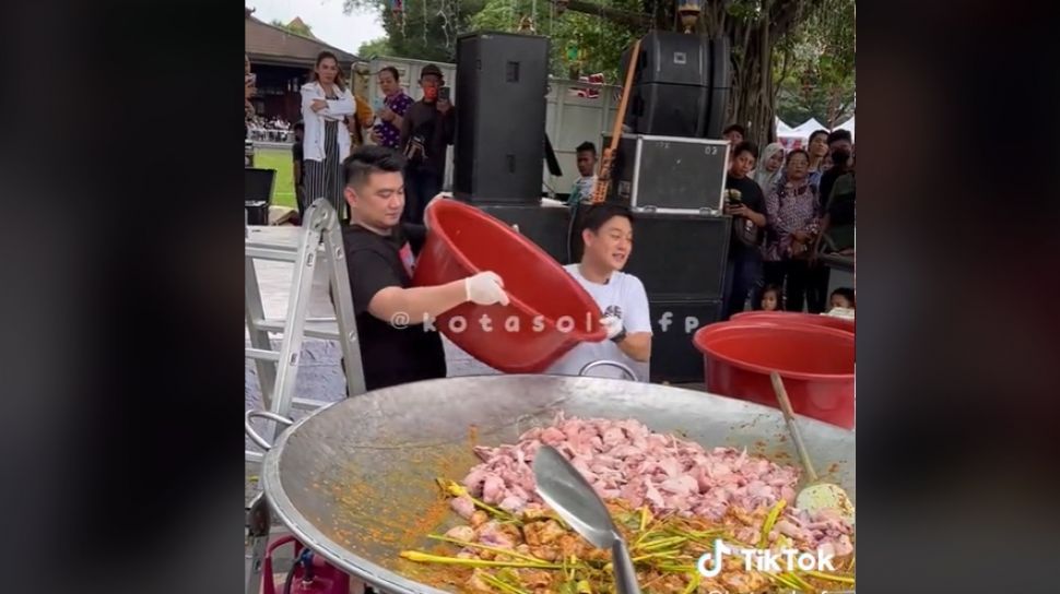 Bobon Santoso dan Chef Arnold Bikin Gulai Ayam Porsi Jumbo di Solo, Jan Ethes Ikutan Ngintip