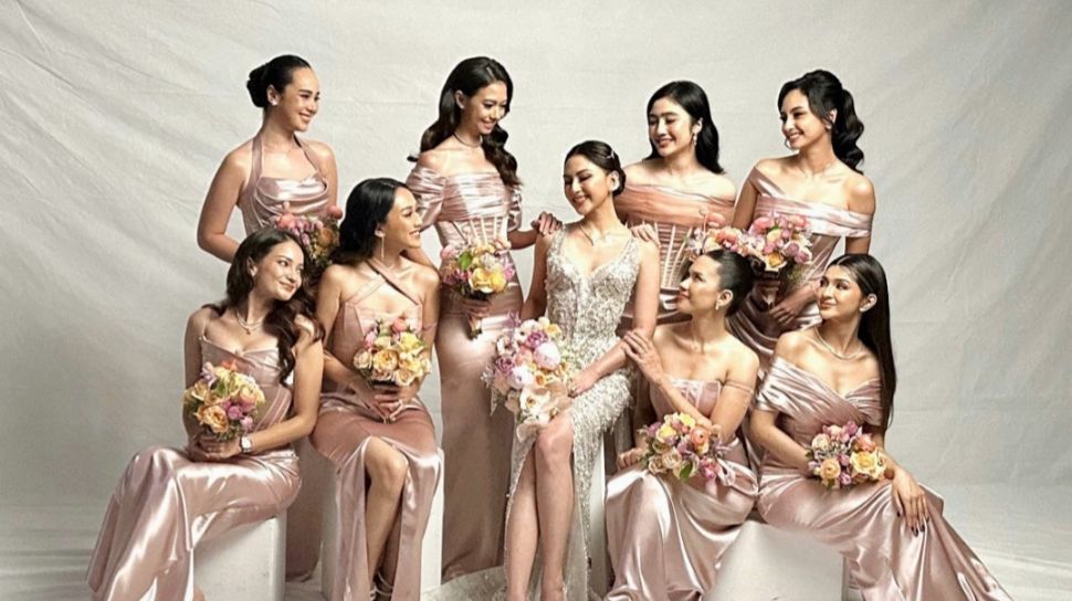 9 Potret Bridesmaid Di Resepsi Jessica Mila Tampil Cantik Dengan Gaun