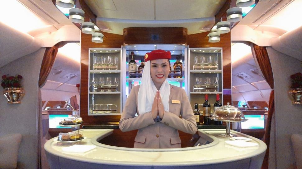 Mengintip Mewahnya Pesawat Super Jumbo Emirates A380 yang Mendarat di Bali