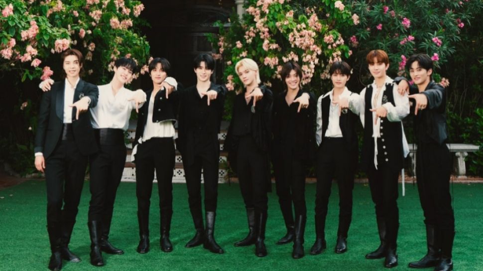 Rayakan Debut Anniversary ke7, NCT 127 Tampil Bak Pangeran untuk Penggemar