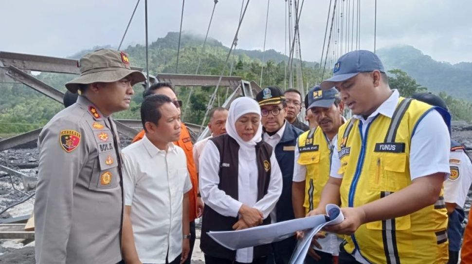 Khofifah Prioritaskan Rekonstruksi Jembatan Rusak Akibat Lahar Gunung Semeru