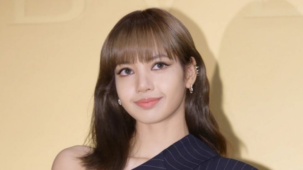 Unggah Foto yang Sama, Lisa BLACKPINK Dikabarkan Liburan Bersama