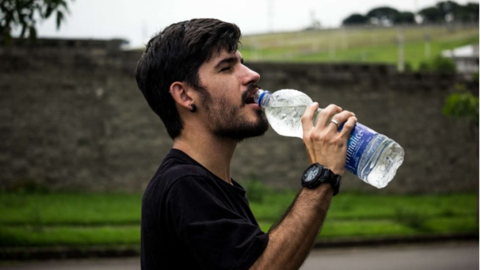 Bolehkah Minum Air Es Atau Air Dingin Setelah Berolahraga? Cek Faktanya