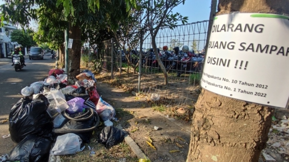 Pemkot Buka 17 Depo Dan TPST, Sampah Masih Berserakan Di Kota Yogyakarta