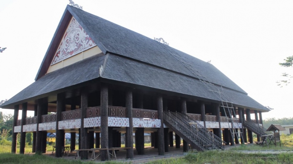 Mengenal Rumah Lamin Suku Dayak Benuaq Bisa Dihuni Sampai 30 Kk