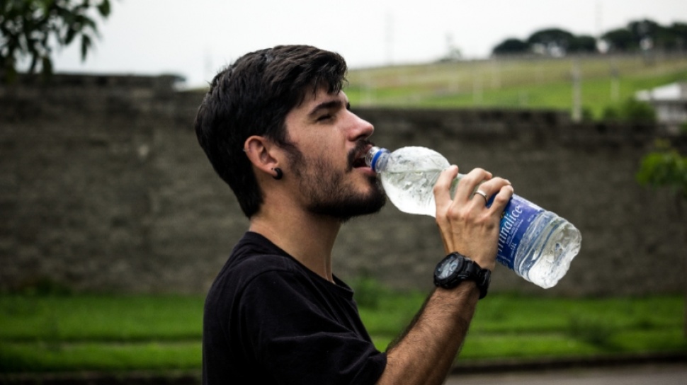 3 Bahaya Mengisi Ulang Botol Air Minum Plastik Sekali Pakai Awas Risikonya 2828