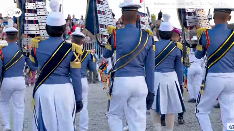 Lewat Drumband Taruna Akademi Angkatan Laut Bima Suci Pukau Warga Jerman