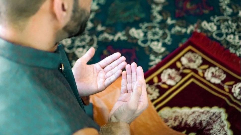 Doa Sholat Hajat Lengkap dan Tata Cara Mengerjakannya Jelang Tahun Baru 2024