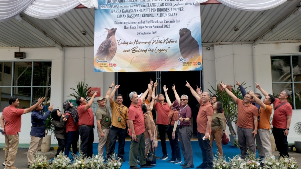 PLN Indonesia Power Bersama Kementerian LHK Lakukan Pelepasliaran Elang