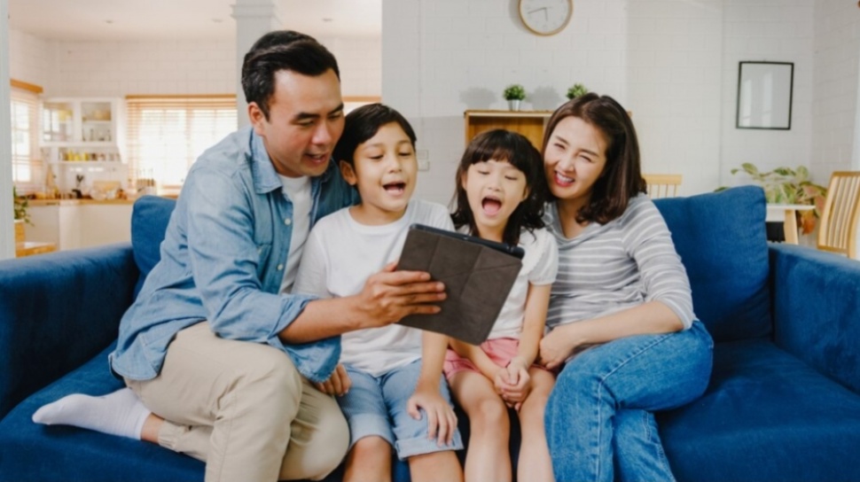 Dear Parents, Ketahui 5 Risiko Tersembunyi Penggunaan Aplikasi AI pada Anak