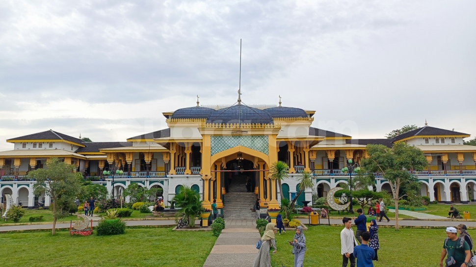 Mengunjungi Istana Maimun Peninggalan Kerajaan Melayu Deli Kini Jadi