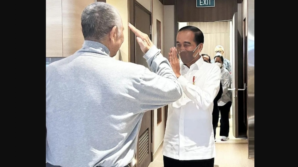 Kabar Terbaru Pemulihan Luhut: Dijenguk Jokowi Hingga Boleh Pegang Ponsel