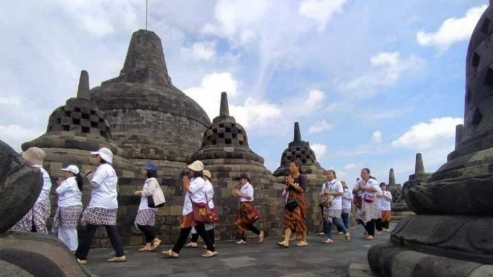 Umat Buddha Gelar Doa Bersama di Candi Borobudur untuk Perdamaian Palestina