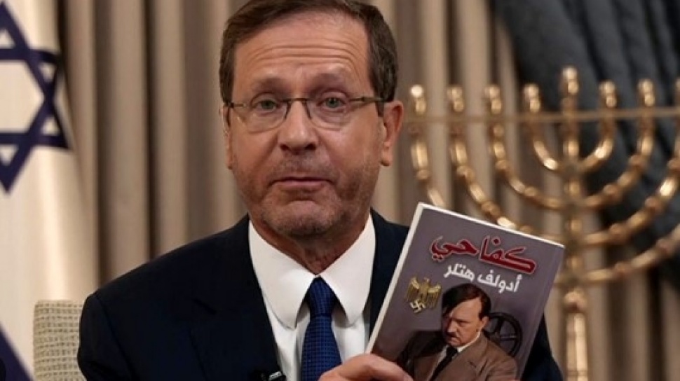 Israel Klaim Temukan Buku Hitler di Markas Hamas, Warganet Salfok Wujudnya Masih Bagus