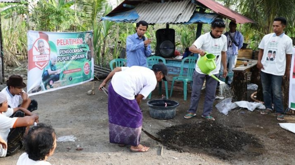 Peternak dan Petani di Lombok Tengah Diberi Pelatihan Pengolahan Pupuk Organik