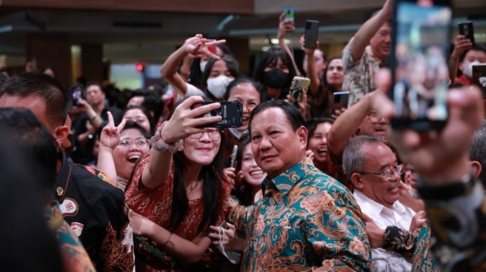Rayakan Natal Nasional di Surabaya, Prabowo dan Jokowi jadi Buruan Selfie Jemaat