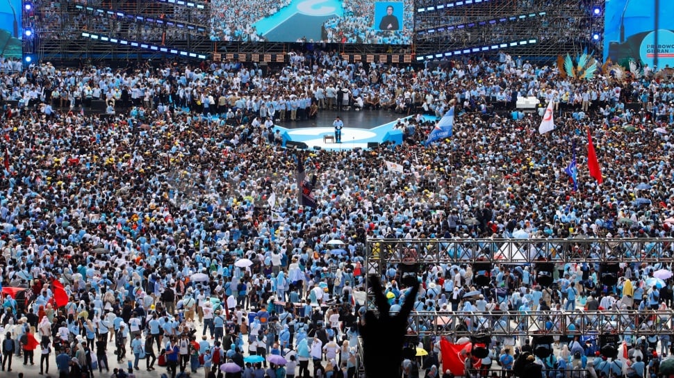 Penampakan Lautan Manusia Penuhi GBK Saat Kampanye Akbar Prabowo-Gibran