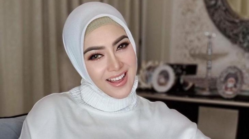 Tips Makeup Simpel Ala Syahrini Rahasia Riasan Tetap Flawless Meski