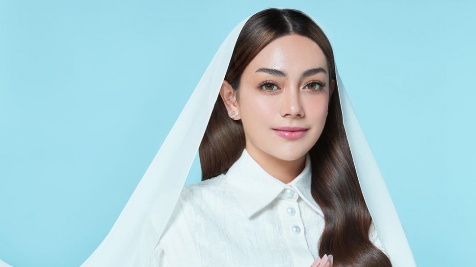 Berawal dari Live Bareng, Celine Evangelista Hadiahkan TikToker dan Ibunya Umrah