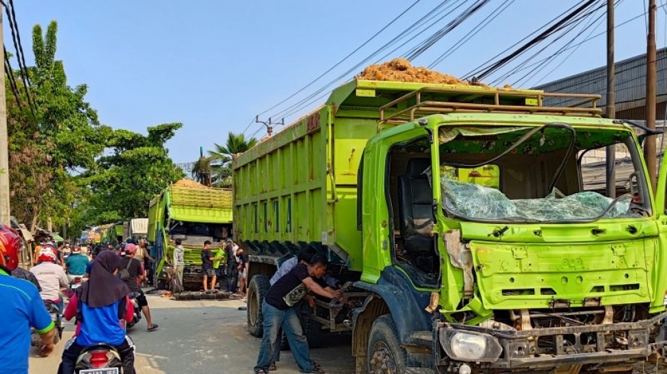 Ratusan Warga Geram, Truk Tambang Proyek Strategis Nasional PIK 2 Dijarah dan Dirusak Usai Sering Bikin Kecelakaan