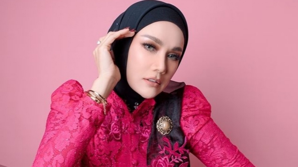 Mulan Jameela Unggah Foto Lawas Bareng Ayah, Parasnya Curi Perhatian