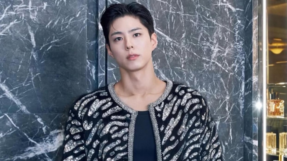 Cozy Vibes! Ini 4 Padu Padan Outfit Harian ala Park Bo Gum yang Effortless