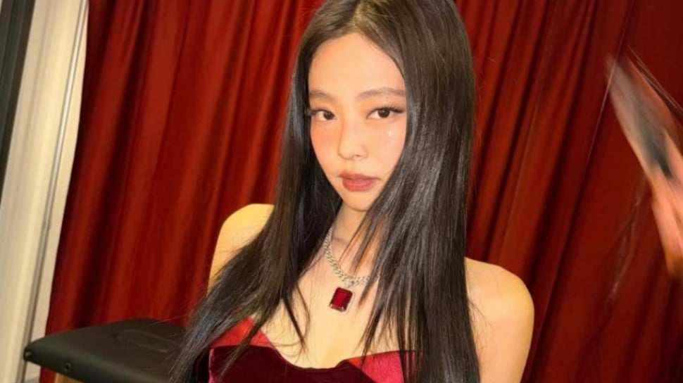 Gaya Chic dan Modis, Ini 4 Ide Fashion Keren ala Jennie BLACKPINK