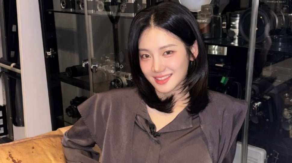 5 Gaya Park Ju Hyun untuk Weekend, Girly dan Hairdo Simpel!