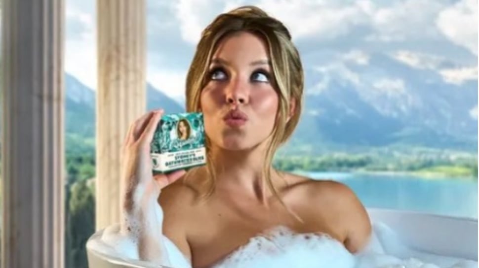 Seharga Rp130 Ribu, Sydney Sweeney Jual Sabun dari Air Bekas Mandinya