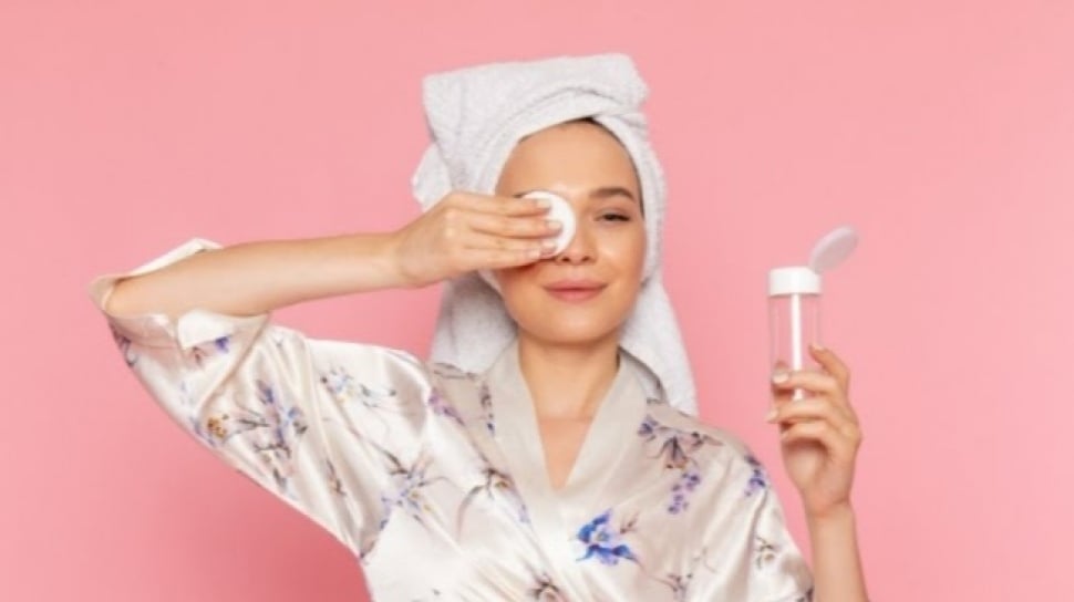 Kulit Auto Bersih dari Makeup! 4 Cleansing Oil Harga Pelajar Cuma Rp70 Ribu